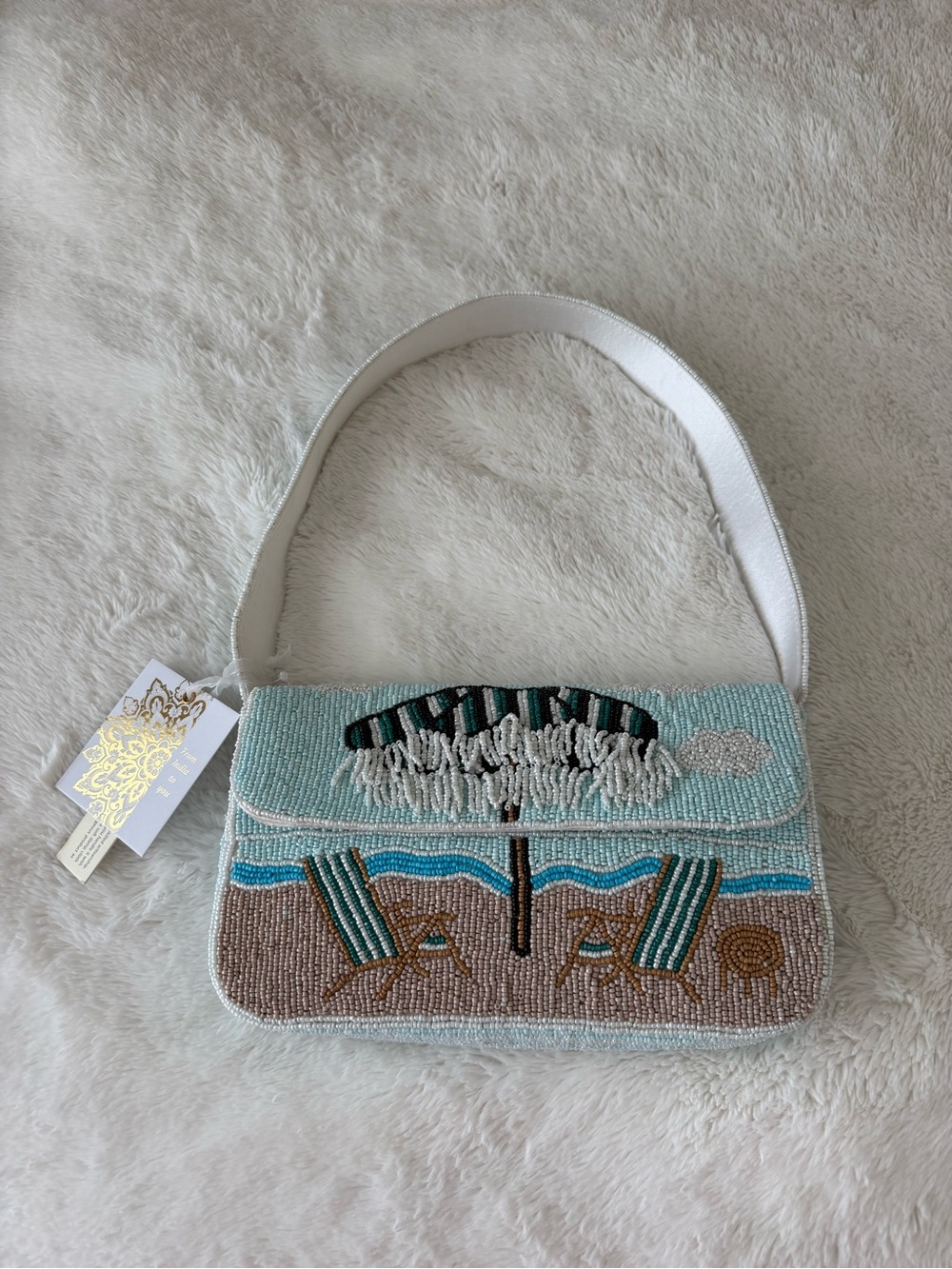NWT Hand-Beaded Beach Scene Shoulder Bag in Light Blue, White and Tan - Picture 3 of 15